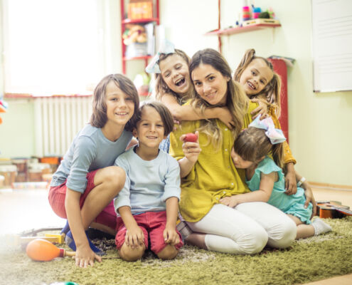 Enjoy your childhood. KindergartenassistentIn Tageslehrgang